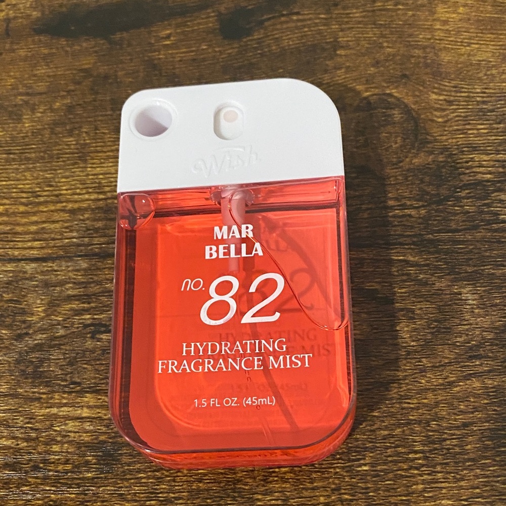 Mar Bella No. 82 Hydrating Fragrance Mist - Red